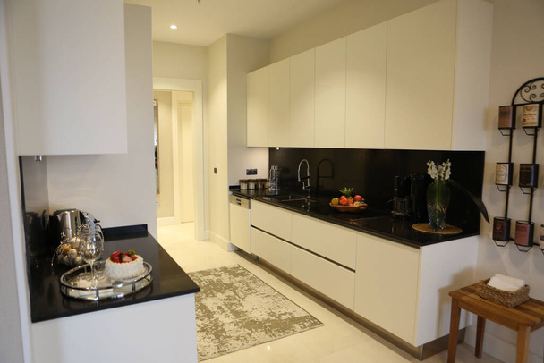 Modern and stylish decorated kitchen design - Foto, imagen