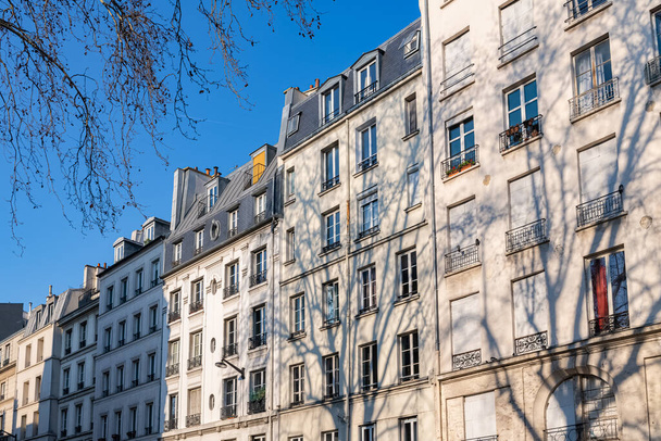 パリ、美しい建物、 12区の真のボードレール - 写真・画像