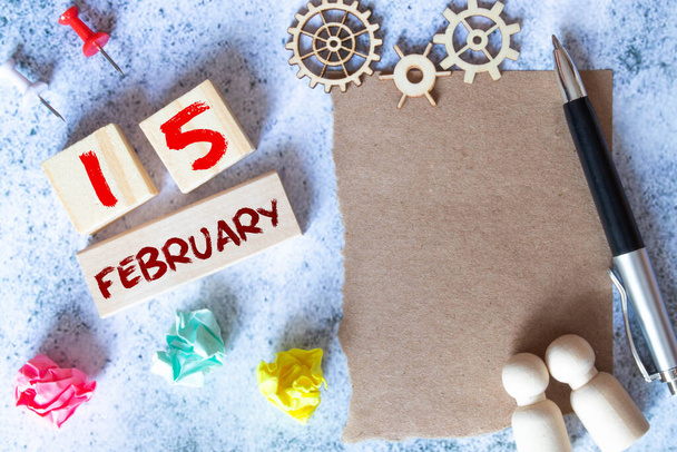 2月15日。月の15日,カレンダー日付.ノートブックの空白のページはベージュです,乾燥したスパイクと.年の日、タイムプランナー、冬の月の概念 - 写真・画像