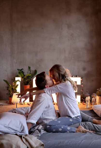Lifestyle. Lovely couple at home - 写真・画像