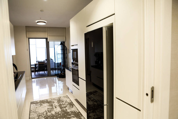 Modern and stylish decorated kitchen design - Foto, Imagen