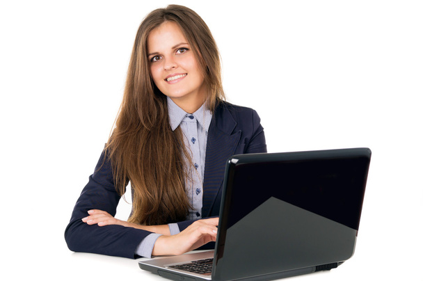 glückliches Businessgirl sitzt am Arbeitsplatz - Foto, Bild