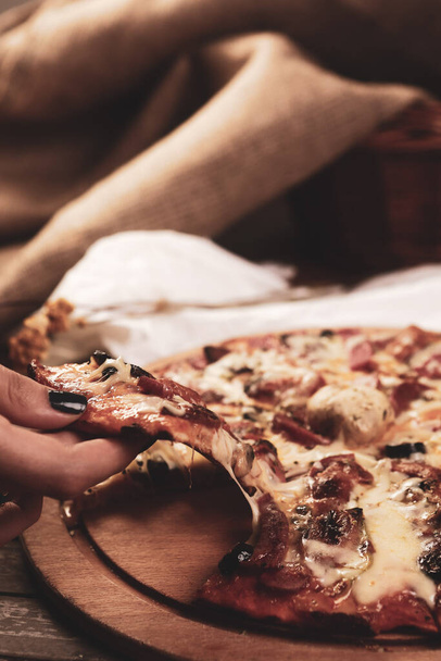 Deliziosa pizza Mixture cibo italiano - Foto, immagini