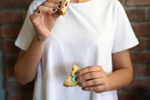cookies with dark chocolate chips - Φωτογραφία, εικόνα