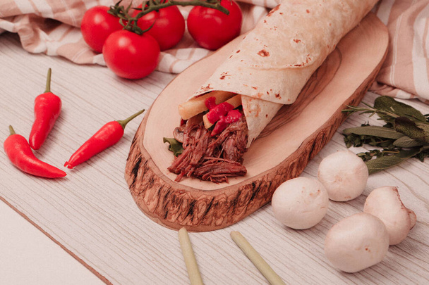 deliciosa carne durum, kebap turco, envoltório sanduíche - Foto, Imagem
