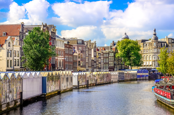 Vista panorámica del canal en Amsterdam en el mercado de flores
 - Foto, imagen