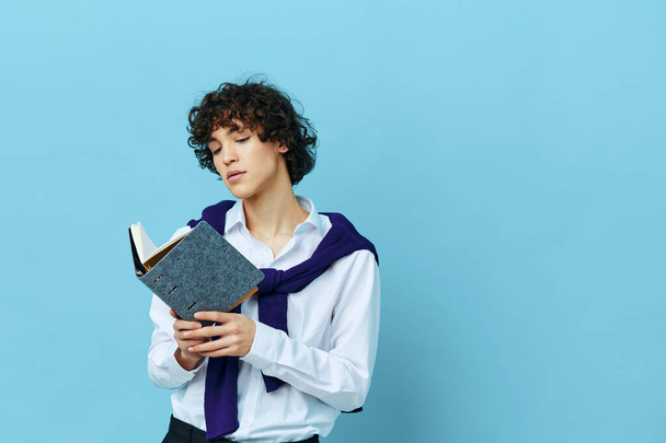 guy with a notepad in a sweater shirt on the shoulders Lifestyle school - 写真・画像