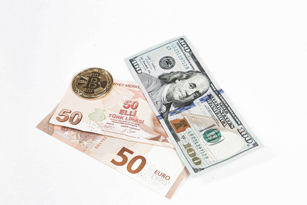 マルチユーロドル現金とコイン、新世代の銀行券、ビットコイン、トルコのリラの異なるタイプ - 写真・画像