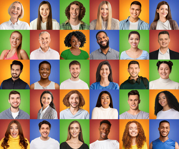 Životní multiraciální lidé pózující na barevné pozadí studia - Fotografie, Obrázek