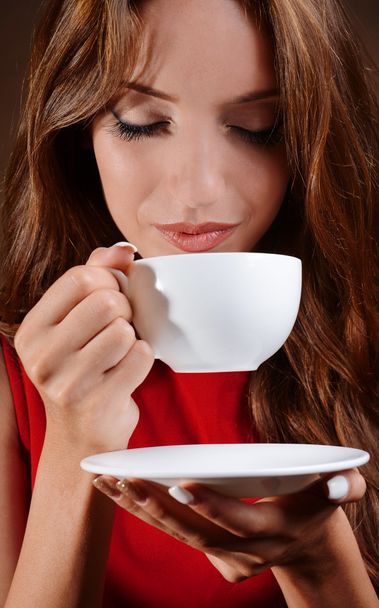 Beautiful young girl with cup of coffee close-up - Фото, зображення
