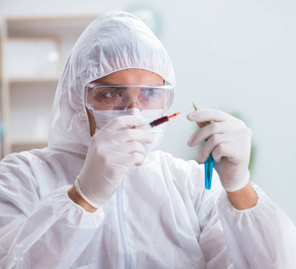 Biotechnology scientist chemist working in lab - Fotoğraf, Görsel