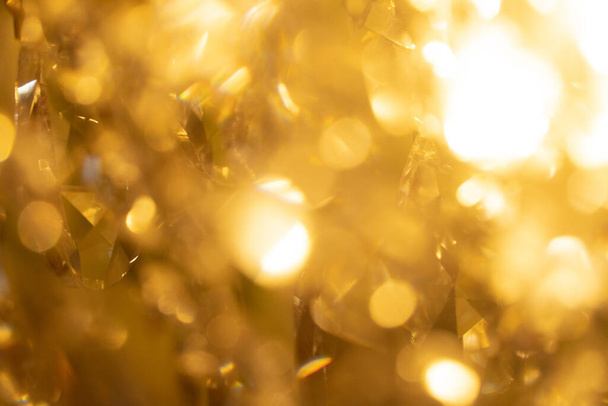 Το λαμπερό χρυσό φως δίνει μια πολυτελή πινελιά στη διακόσμηση - Φωτογραφία, εικόνα