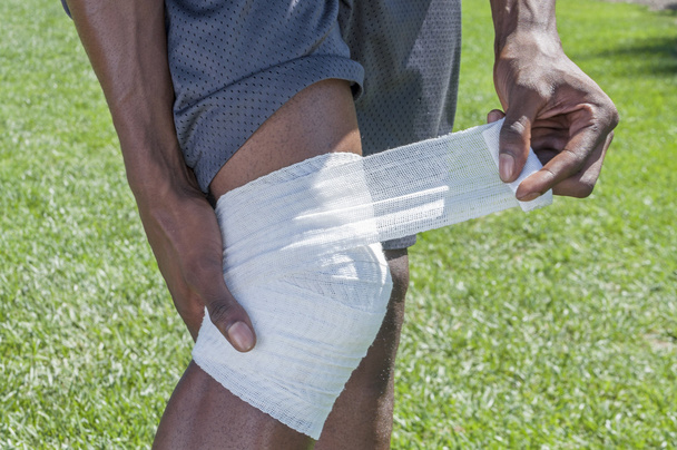 Treating knee injury - Photo, Image