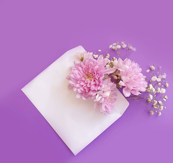 envelope with flowers on a colored background - Photo, image