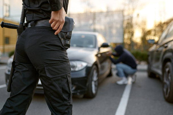 Police officer wants to arrest car thief - Fotó, kép