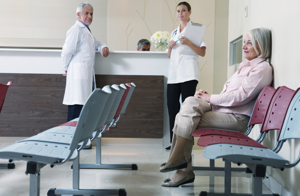 Patient im Wartezimmer des Krankenhauses - Foto, Bild