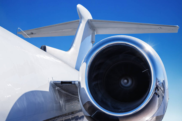 現代の旅客機のジェット エンジン - 写真・画像