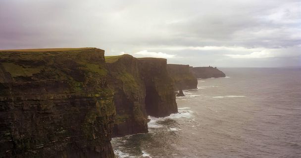 Moher látványos sziklái Írország nyugati partján - Fotó, kép
