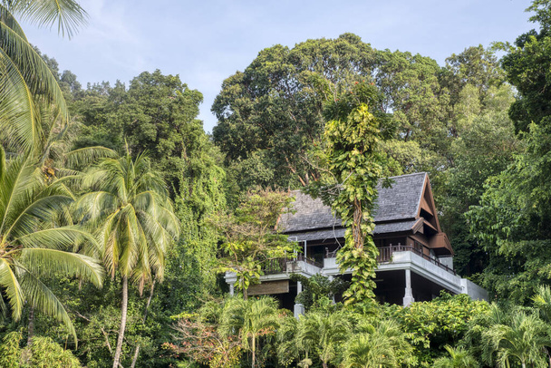 Perak, Malaysia.January 10,2022: Scene of outdoor residence hotels around the famous five stars resort at Pangkor Laut Resort,Lumut. - Foto, afbeelding
