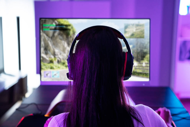 Online Esports PC Player. Young Gamer Girl - Fotografie, Obrázek
