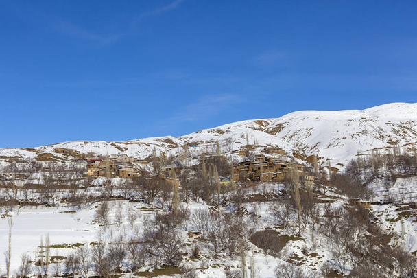 besneeuwde dorpen van bitlis stad - Foto, afbeelding