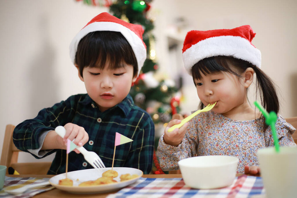 Imagen de niños felices con la Navidad - Foto, imagen