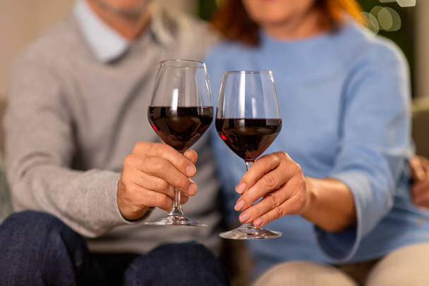 close up of senior couple with glasses of red wine - Foto, Bild