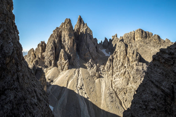 Cadini di Misurina mountain path in Trentino dolomite alp, Italy - Фото, изображение