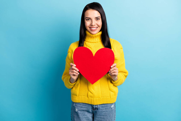 Photo portrait of cheerful girlfriend keeping red heart card on valentines day isolated on bright blue color background - 写真・画像