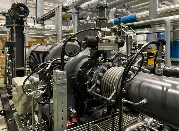 Turbocompresseur d'azote. Le compresseur comprime l'azote gazeux pour des applications industrielles - Photo, image