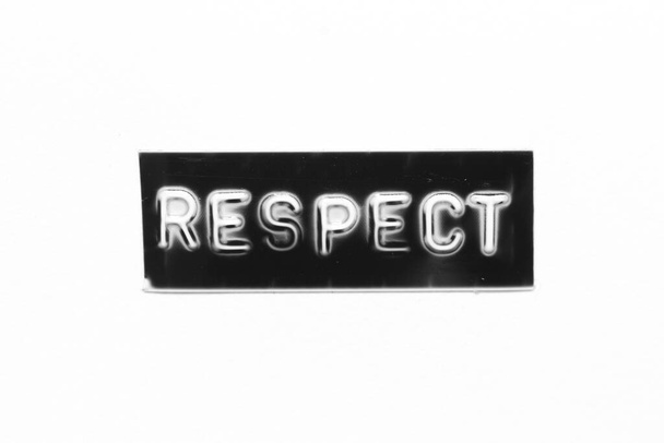 Banner de color negro que tiene letra en relieve con respeto de palabra sobre fondo de papel blanco - Foto, imagen