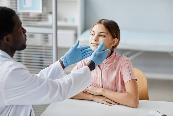 Doctor Examining Girl in Clinic - 写真・画像
