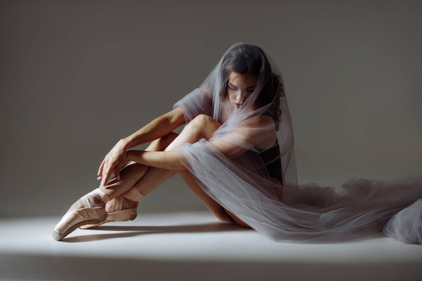 Beautiful girl on pointe shoes - Foto, afbeelding