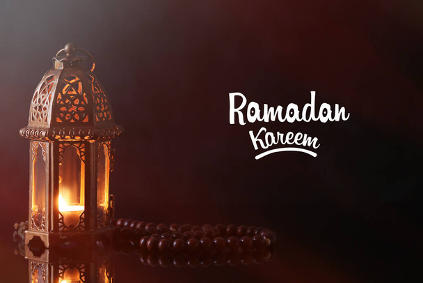 Belo cartão de saudação para a celebração do Ramadã com lâmpada muçulmana - Foto, Imagem