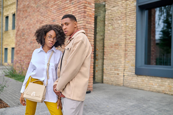 Young stylish man and woman looking at camera - Foto, afbeelding