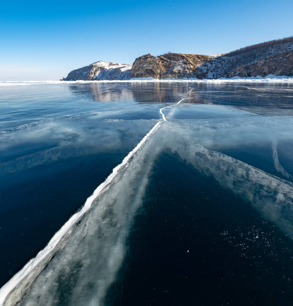 Talvi Baikalilla. Sininen jää - Valokuva, kuva