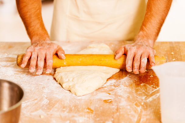 Rolling out dough - Foto, afbeelding