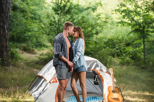 Couple camping near forest background. Nature and lifestyle concept. Romantic lovers at countryside. Couples lovers camping in forest in summer time. - Foto, afbeelding