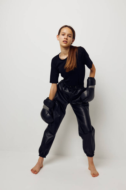 young woman boxing black gloves posing sports Lifestyle unaltered - Фото, зображення
