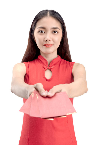 Asian Chinese woman in a cheongsam dress giving red envelopes (Angpao) isolated over white background - Foto, Bild
