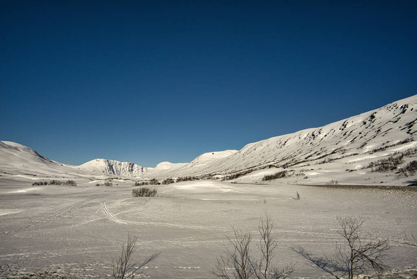 ski resort in norway in ice and snow. passage over the pass - 写真・画像