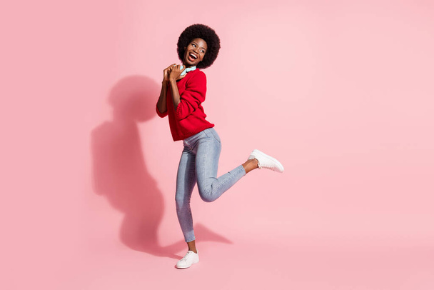 Full length body size view of attractive cheerful girl dancing having fun listening pop hit isolated over pink pastel color background - Valokuva, kuva