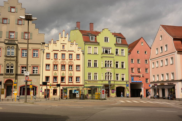 Regensburg, Bavaria, Germany 2021.07.31: Ελκυστικά ιστορικά κτίρια στην πόλη του Regensburg, Βαυαρία, Γερμανία - Φωτογραφία, εικόνα