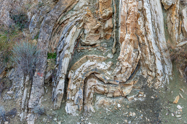 Desajuste geológico en el valle del río Fardes - Foto, imagen