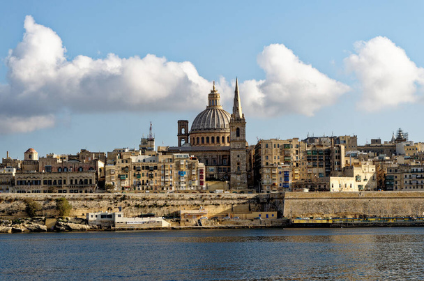 Vista de Marsamxett Harbour e Valletta, a capital de Malta - 2 de fevereiro de 2016 - Foto, Imagem