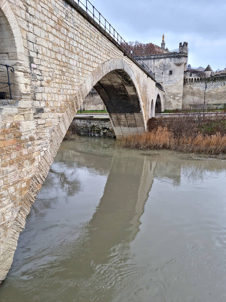 Kilátás az Avignon hídra, Dél-Franciaország - Fotó, kép