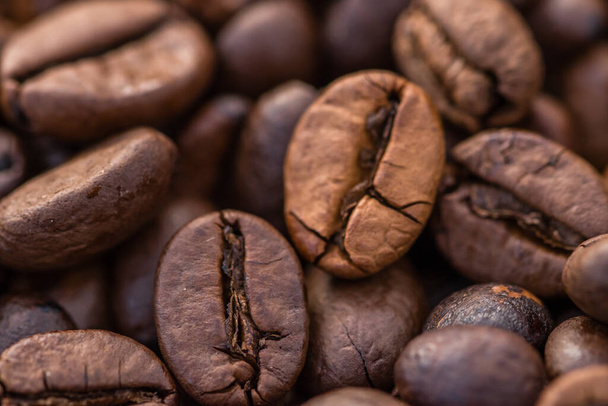 Primer plano de granos de café aromáticos Arabica - Foto, imagen