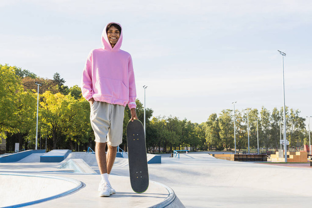 Stylish cool teen male skateboarder at skate park - Foto, Bild