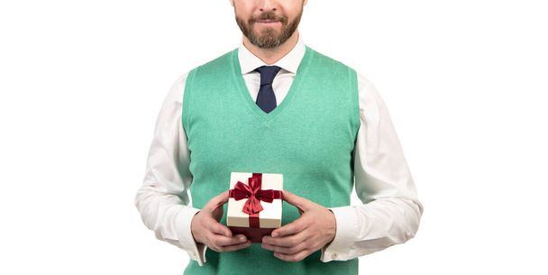 обрізаний чоловік тримає подарункову коробку ізольовано на білому тлі, покупки
 - Фото, зображення