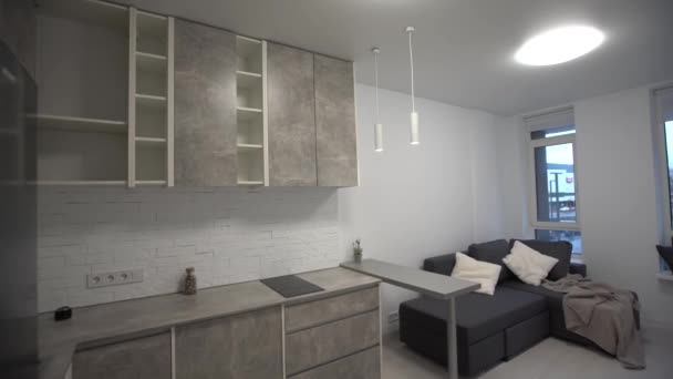 cozinha nórdica moderna no apartamento loft - Filmagem, Vídeo